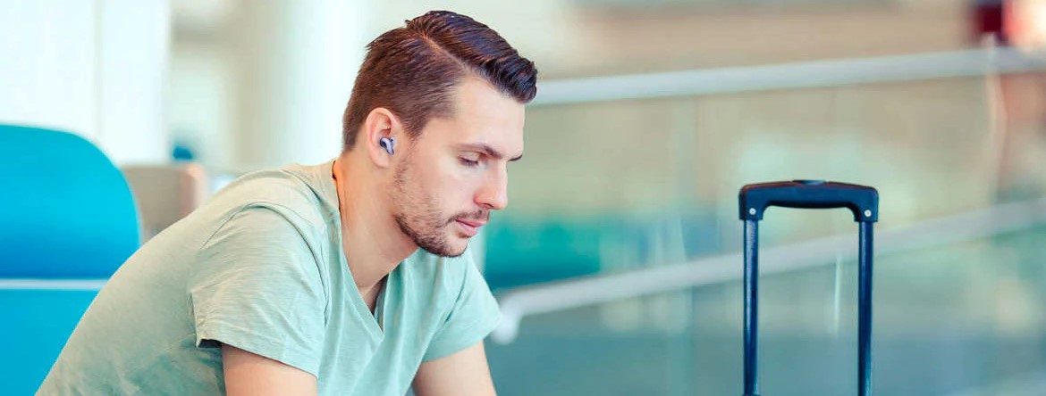 Man wearing earplug